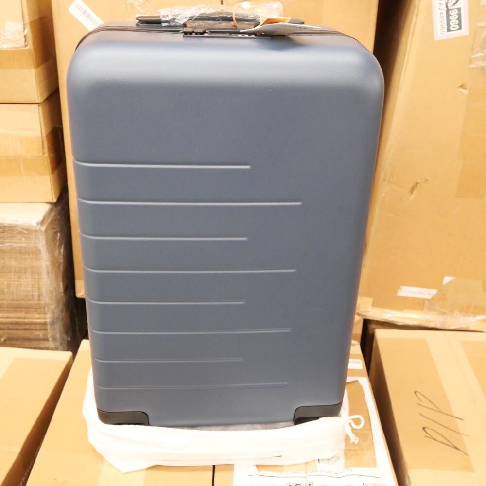 NEW Quince Small Carry On Hard Shell Suitcase 22" BLUE Spinner Wheels Locking - Picture 6 of 10